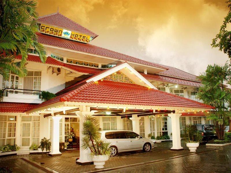 Urbanview Hotel Crown Tasikmalaya By Reddoorz Экстерьер фото