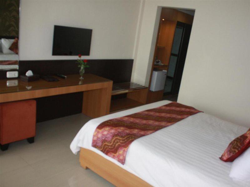 Urbanview Hotel Crown Tasikmalaya By Reddoorz Экстерьер фото