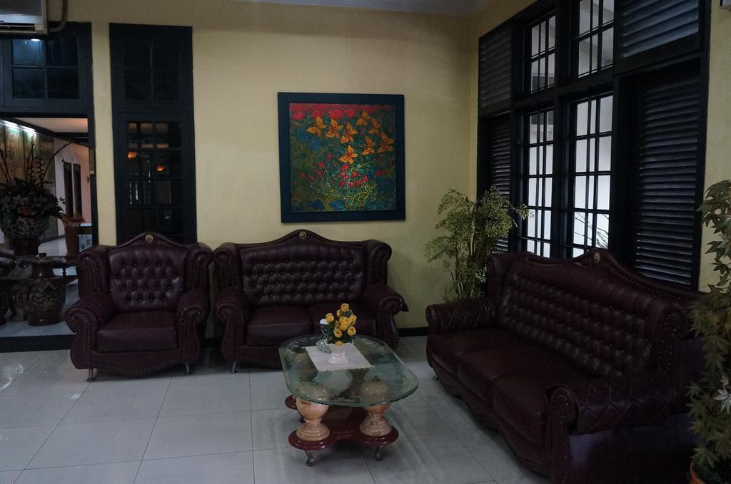 Urbanview Hotel Crown Tasikmalaya By Reddoorz Экстерьер фото