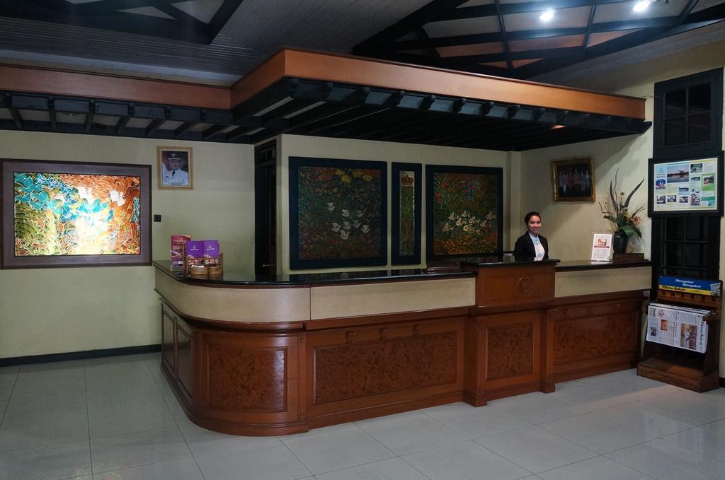 Urbanview Hotel Crown Tasikmalaya By Reddoorz Экстерьер фото
