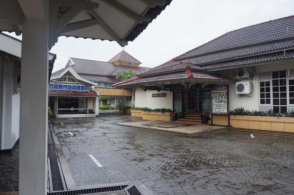 Urbanview Hotel Crown Tasikmalaya By Reddoorz Экстерьер фото