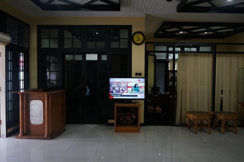 Urbanview Hotel Crown Tasikmalaya By Reddoorz Экстерьер фото