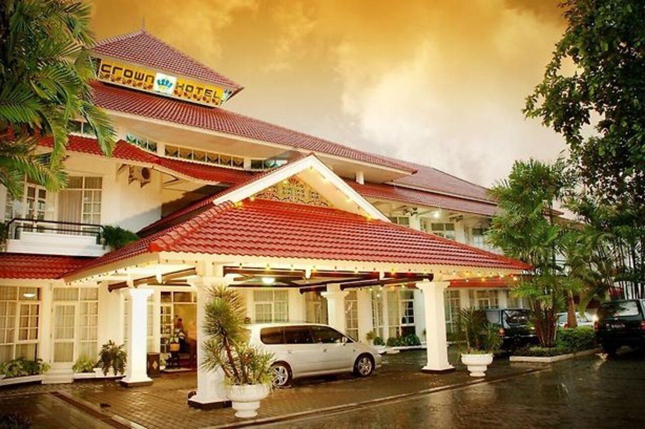 Urbanview Hotel Crown Tasikmalaya By Reddoorz Экстерьер фото