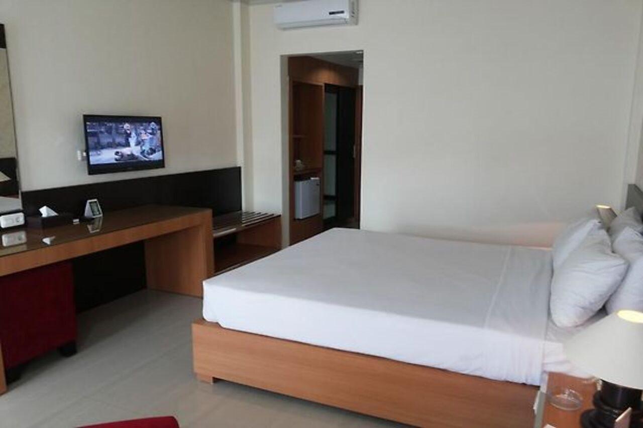 Urbanview Hotel Crown Tasikmalaya By Reddoorz Экстерьер фото