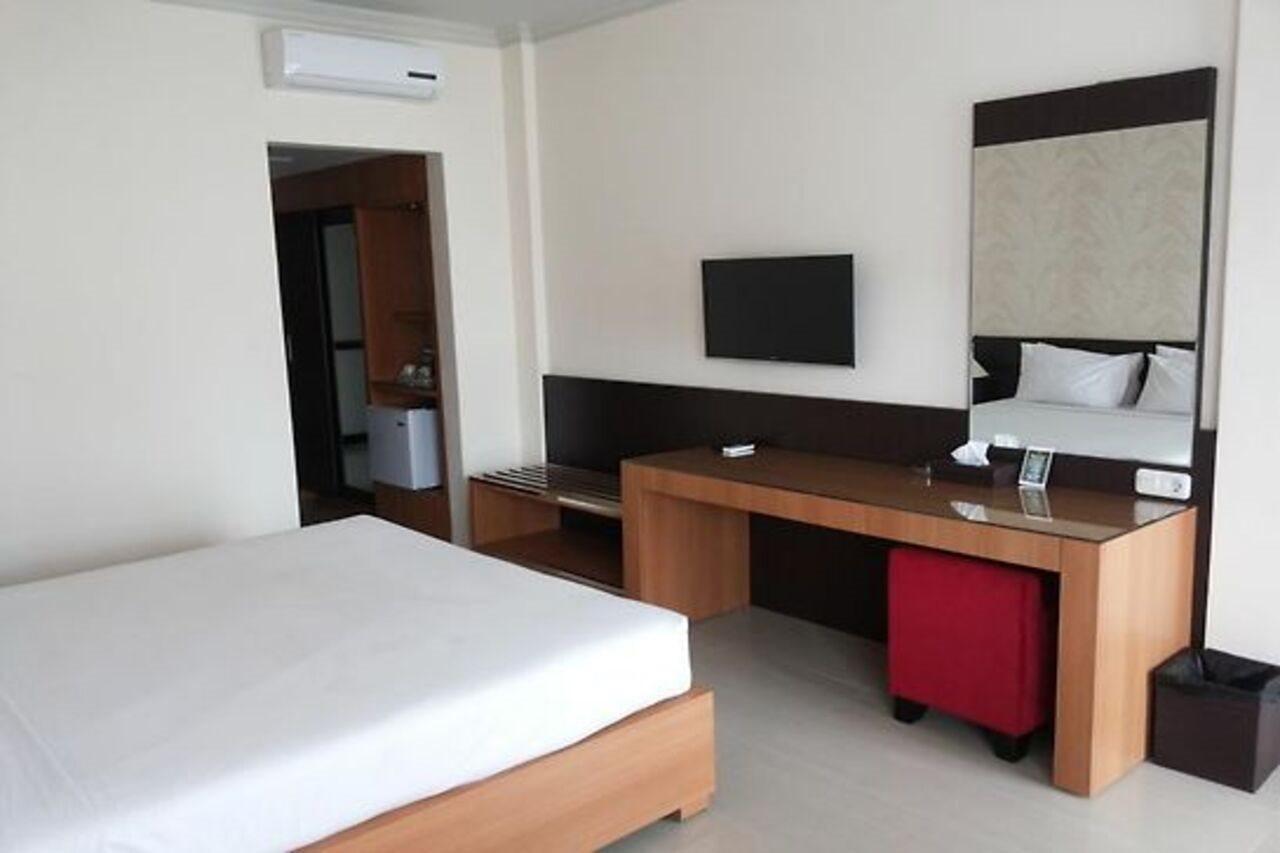 Urbanview Hotel Crown Tasikmalaya By Reddoorz Экстерьер фото
