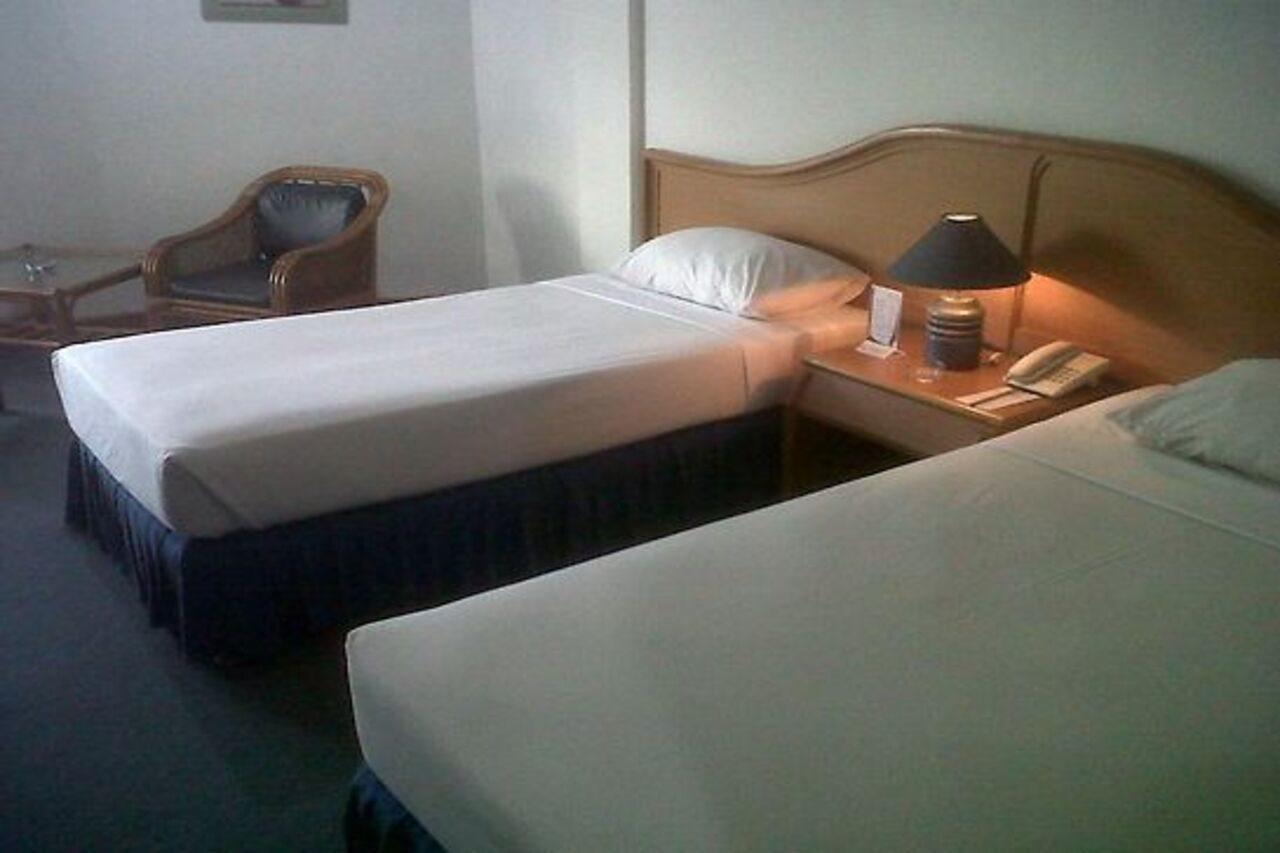 Urbanview Hotel Crown Tasikmalaya By Reddoorz Экстерьер фото