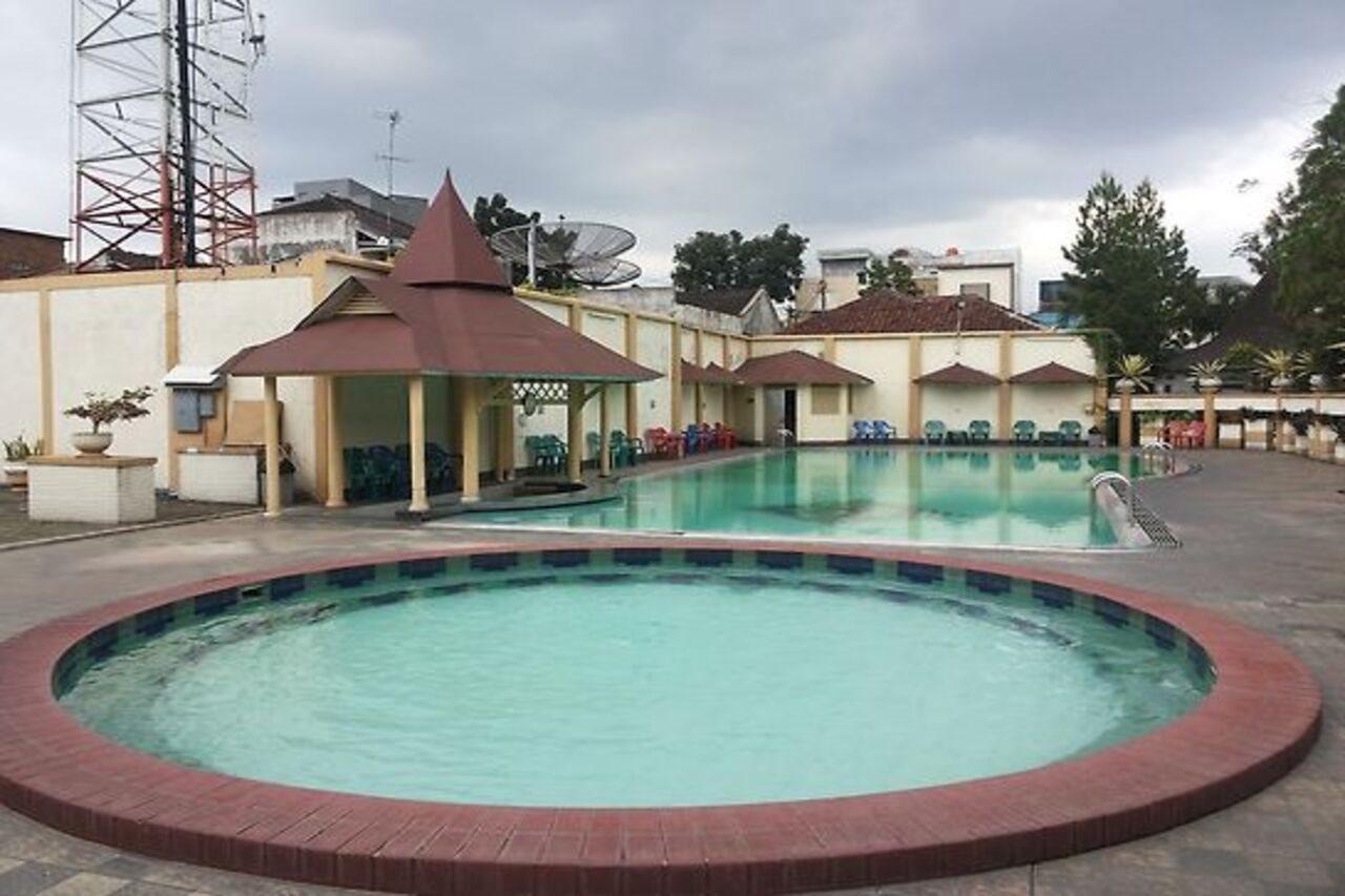 Urbanview Hotel Crown Tasikmalaya By Reddoorz Экстерьер фото