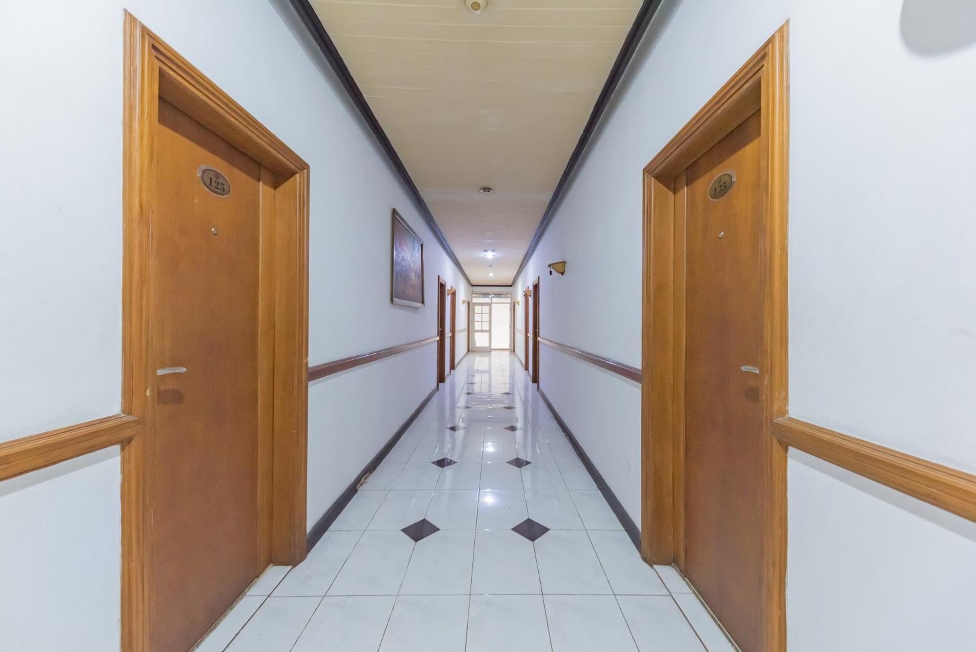 Urbanview Hotel Crown Tasikmalaya By Reddoorz Экстерьер фото