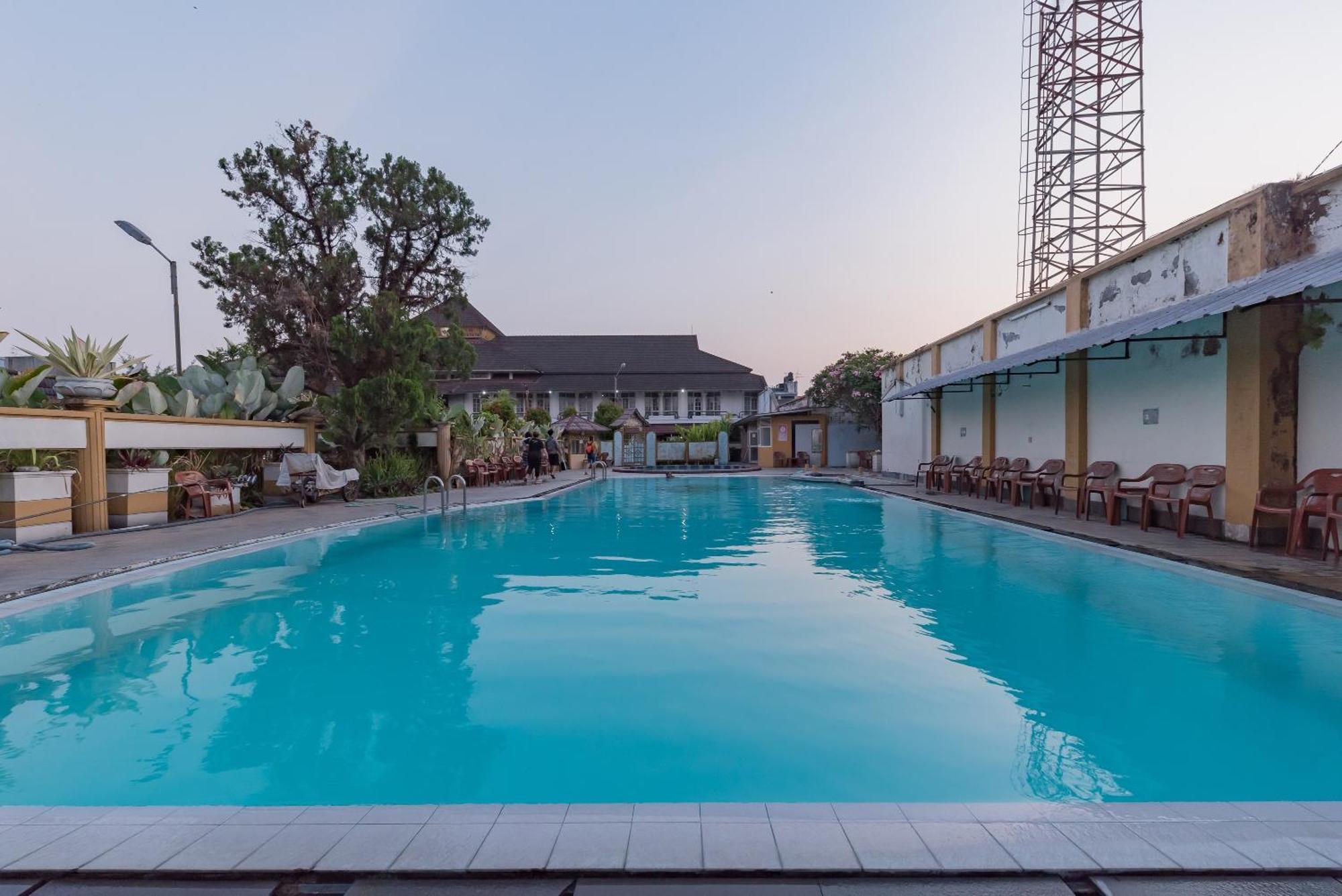 Urbanview Hotel Crown Tasikmalaya By Reddoorz Экстерьер фото