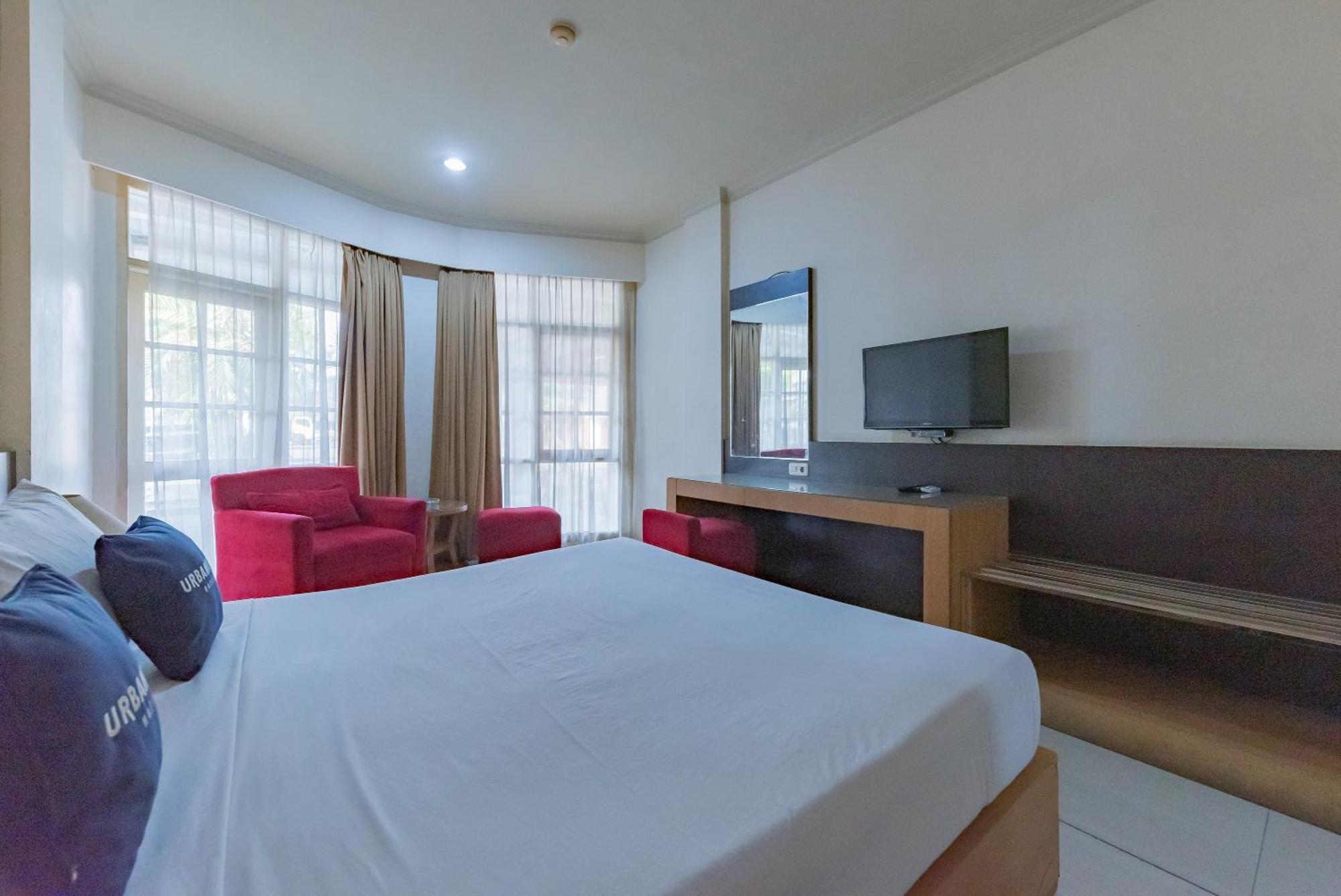Urbanview Hotel Crown Tasikmalaya By Reddoorz Экстерьер фото
