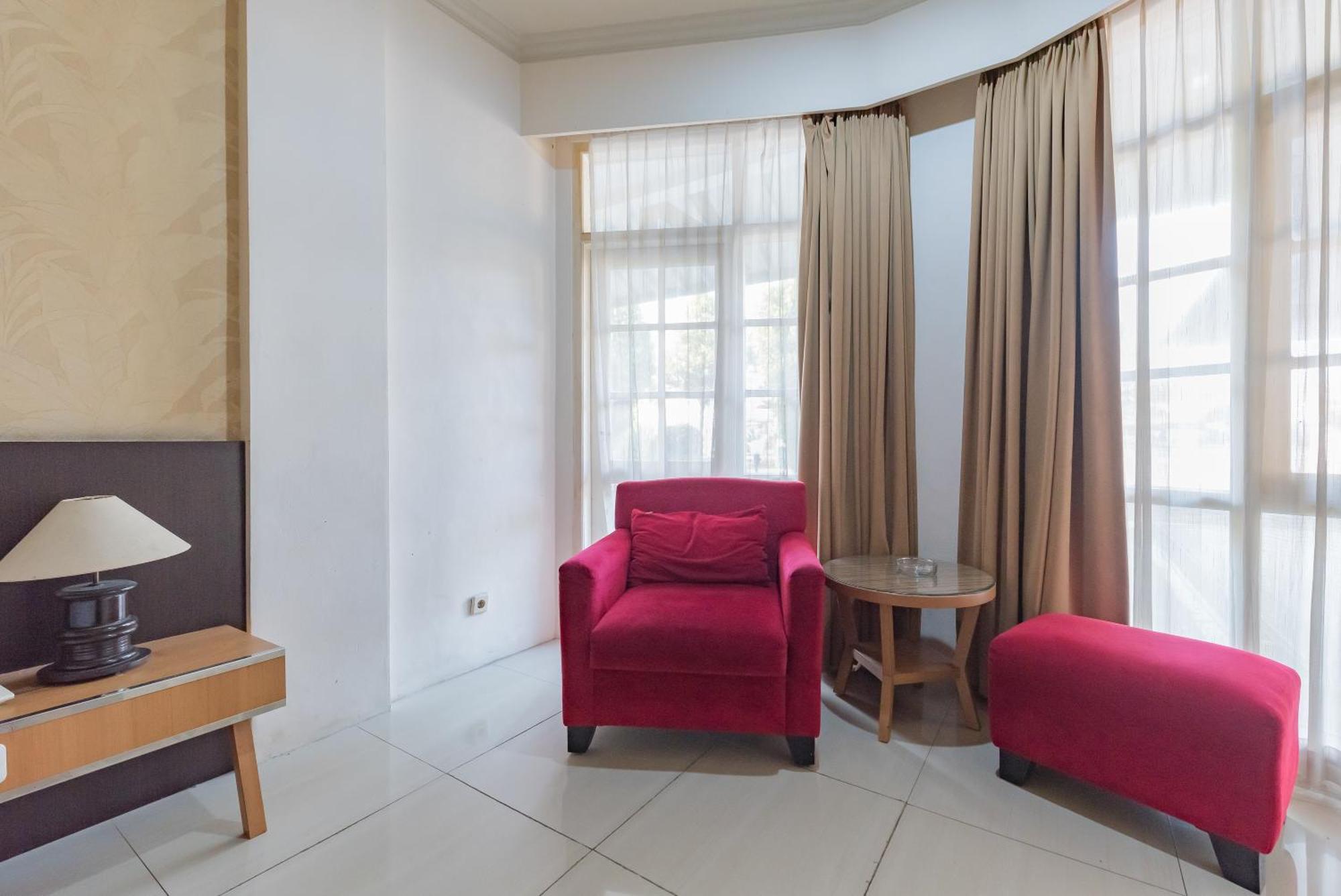 Urbanview Hotel Crown Tasikmalaya By Reddoorz Экстерьер фото