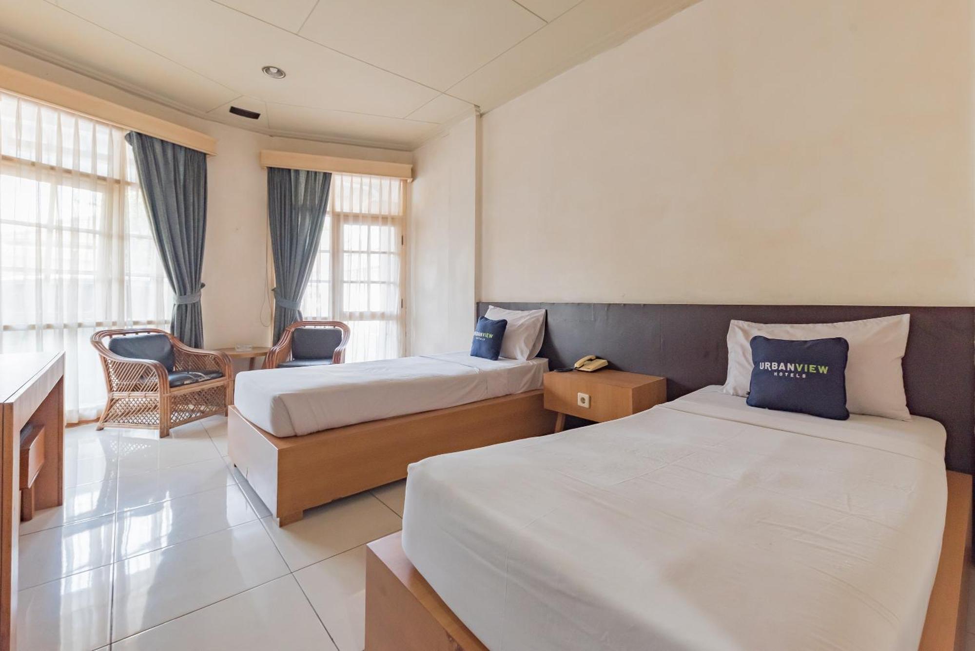 Urbanview Hotel Crown Tasikmalaya By Reddoorz Экстерьер фото