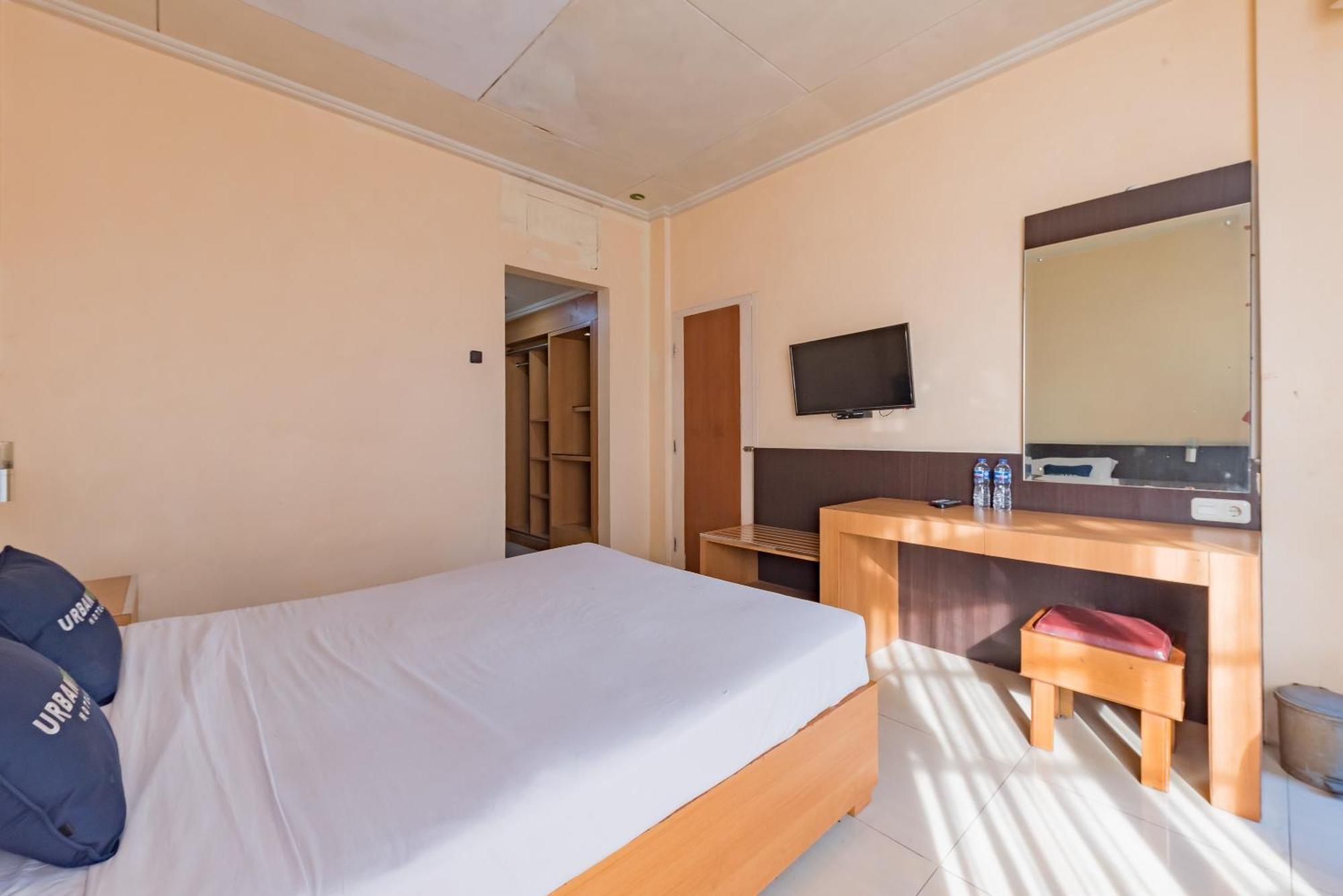 Urbanview Hotel Crown Tasikmalaya By Reddoorz Экстерьер фото