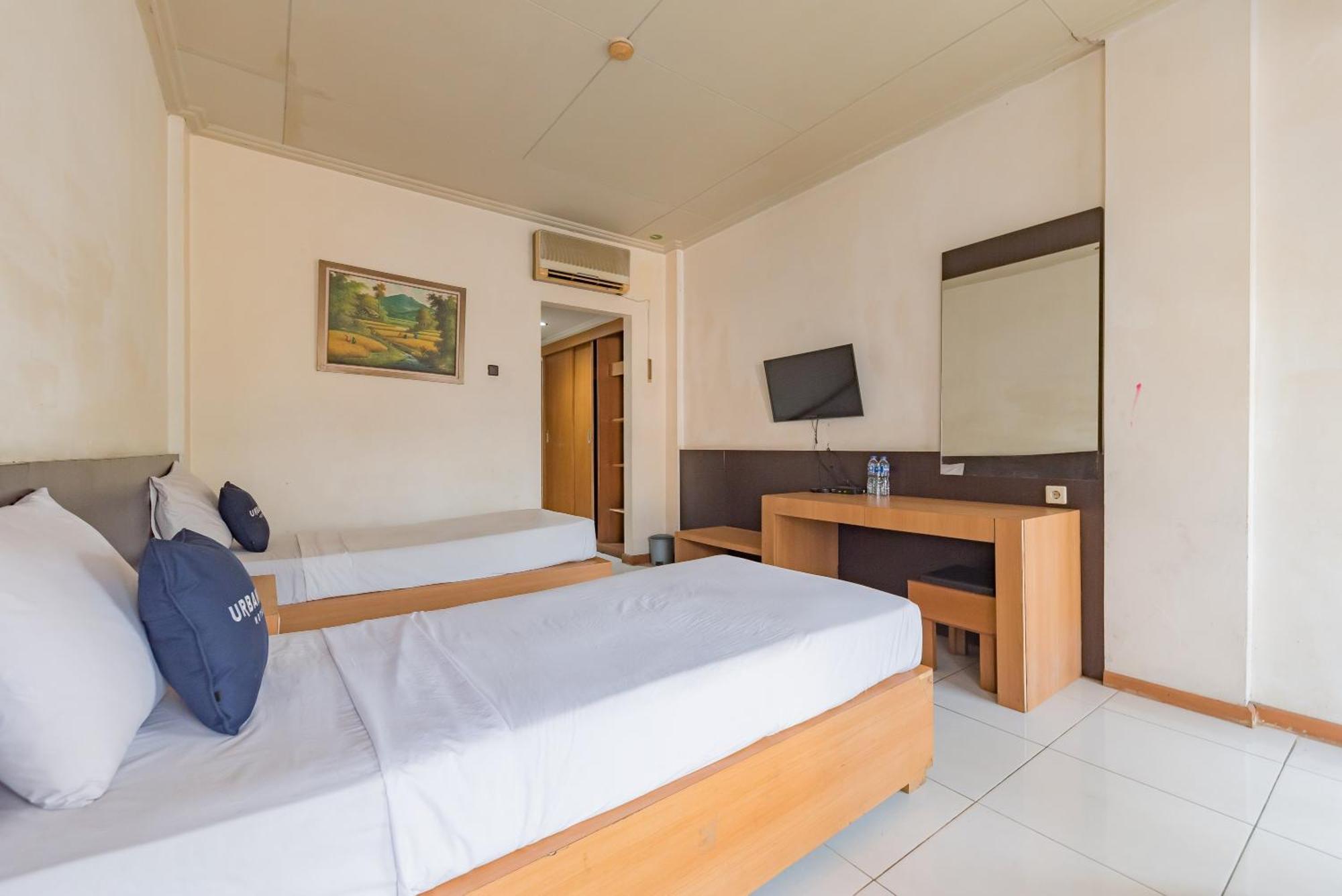 Urbanview Hotel Crown Tasikmalaya By Reddoorz Экстерьер фото