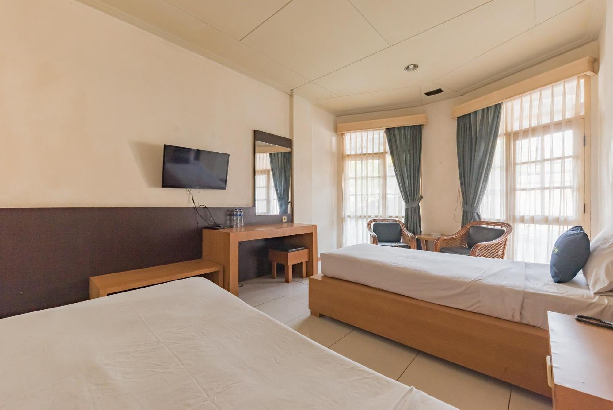 Urbanview Hotel Crown Tasikmalaya By Reddoorz Экстерьер фото