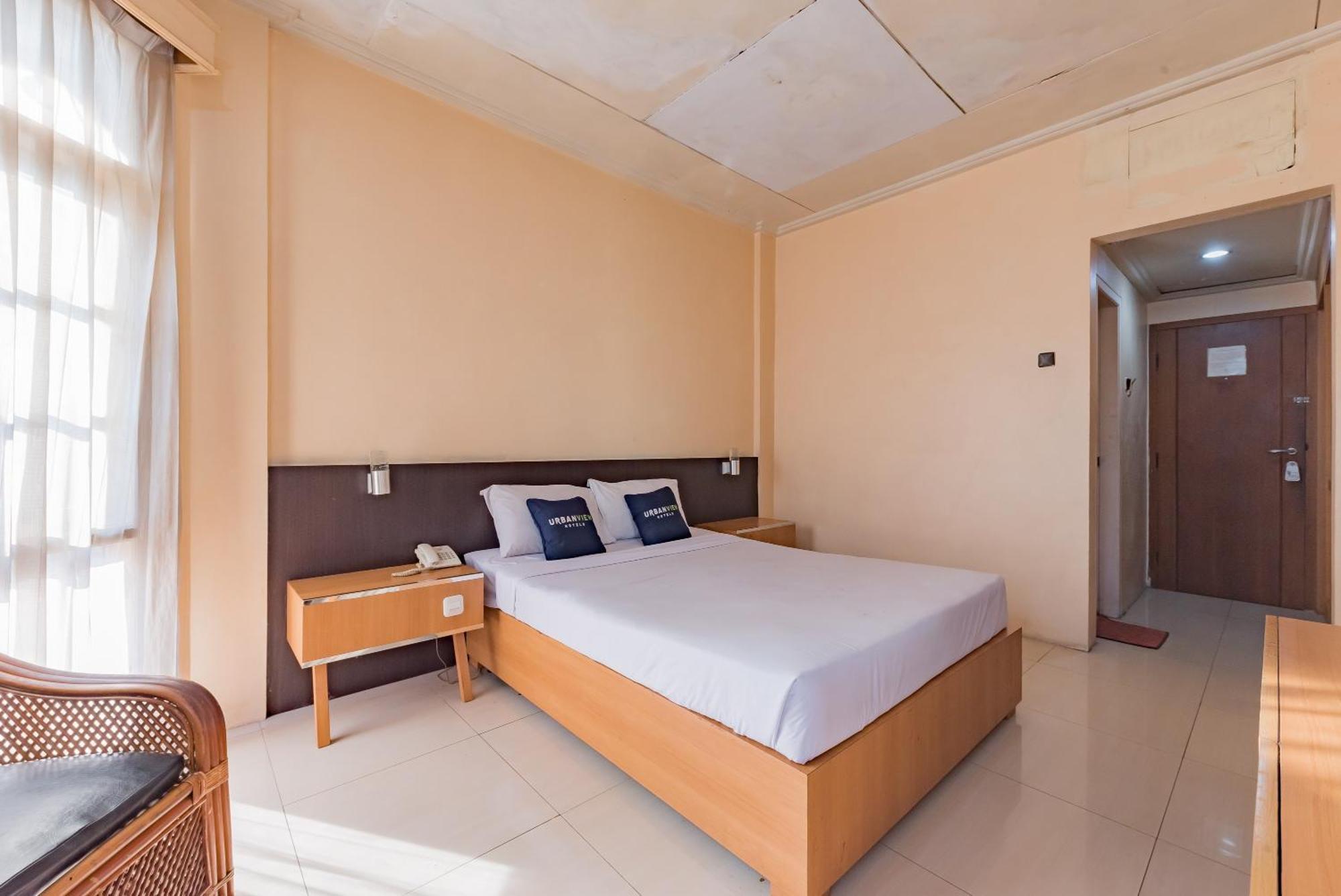 Urbanview Hotel Crown Tasikmalaya By Reddoorz Экстерьер фото
