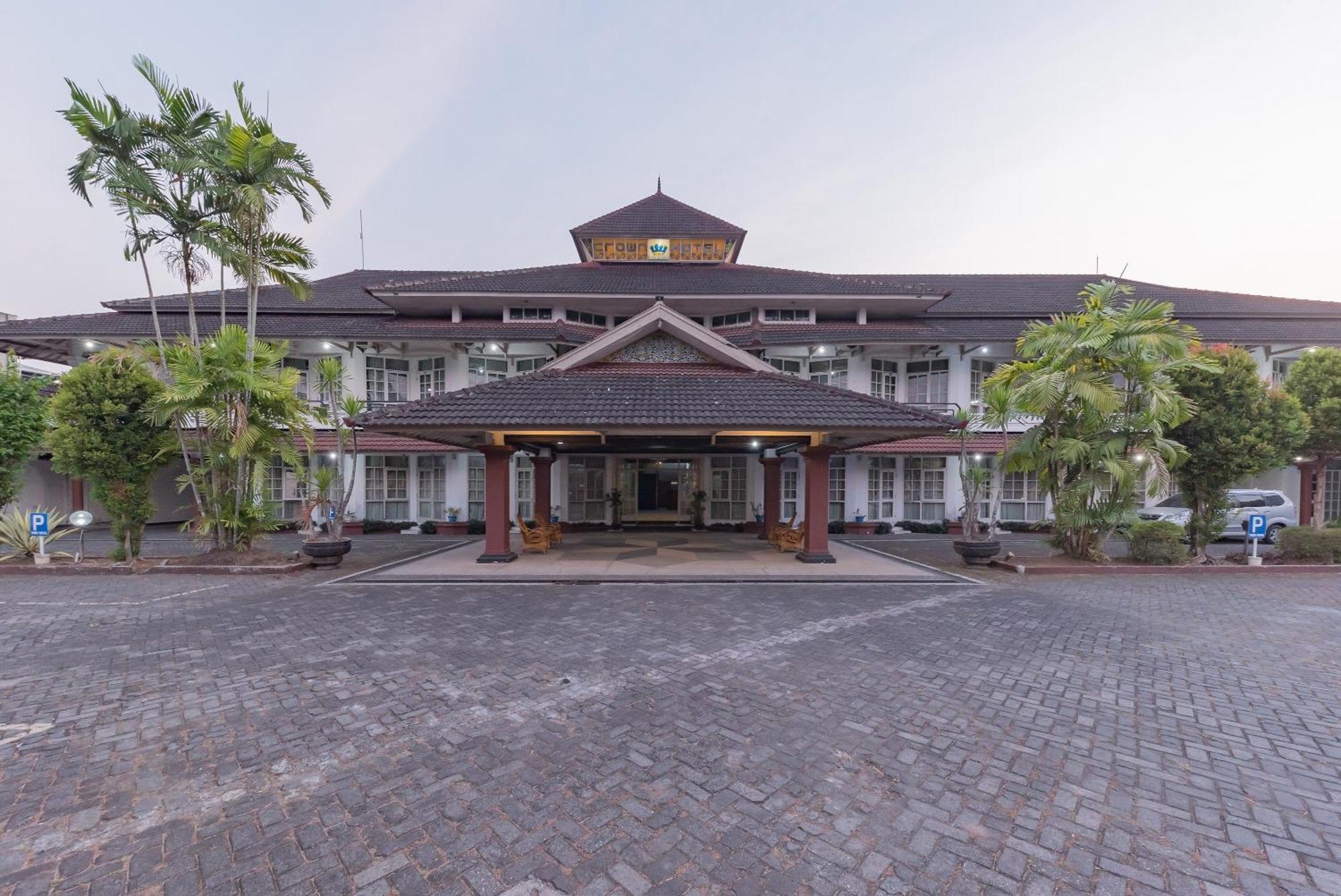 Urbanview Hotel Crown Tasikmalaya By Reddoorz Экстерьер фото