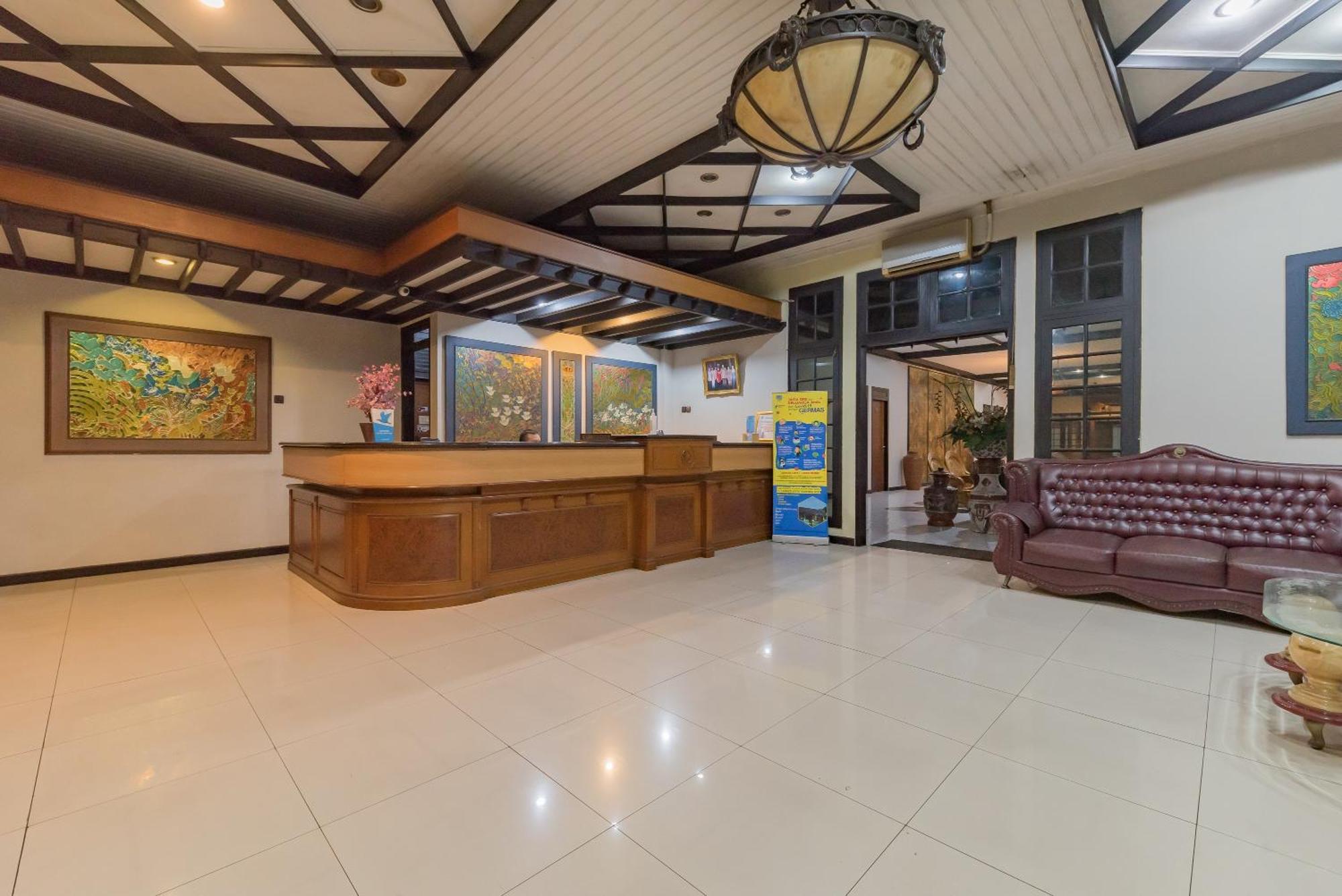 Urbanview Hotel Crown Tasikmalaya By Reddoorz Экстерьер фото