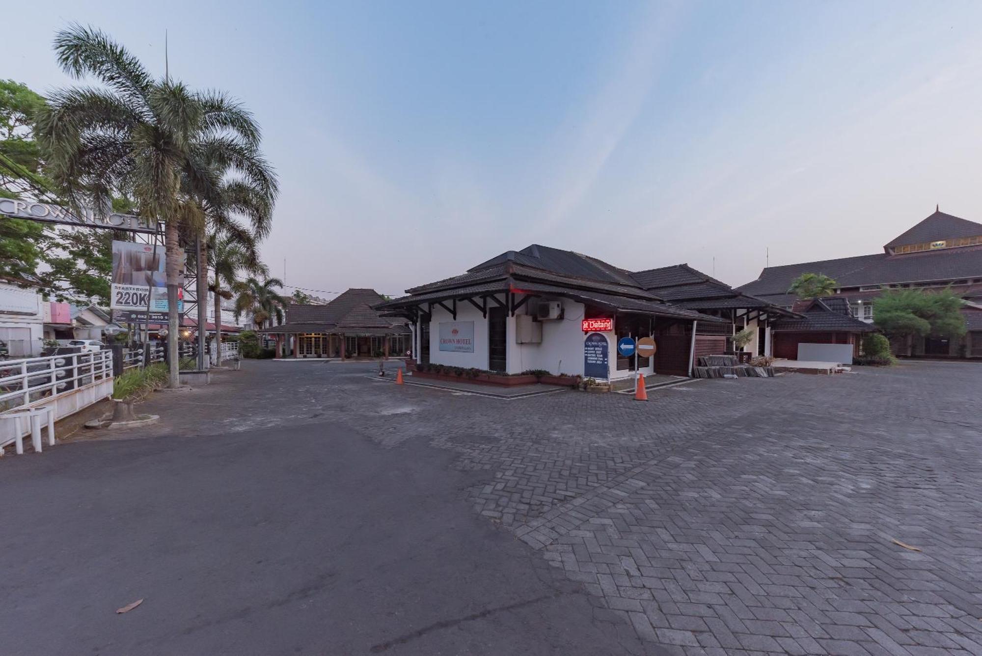 Urbanview Hotel Crown Tasikmalaya By Reddoorz Экстерьер фото