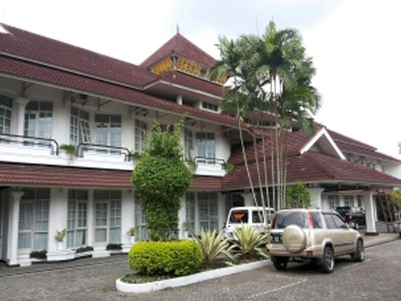 Urbanview Hotel Crown Tasikmalaya By Reddoorz Экстерьер фото